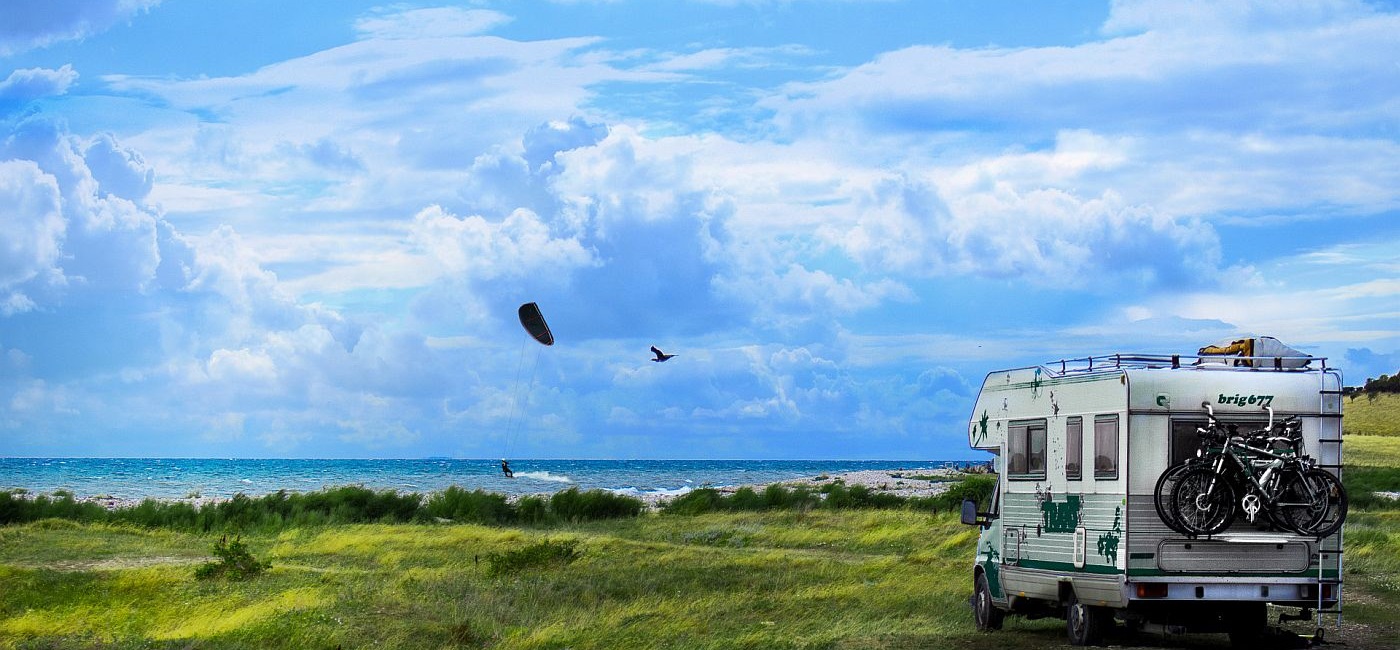 Caravan-Beach-Surfing-Daenmark-1920x994